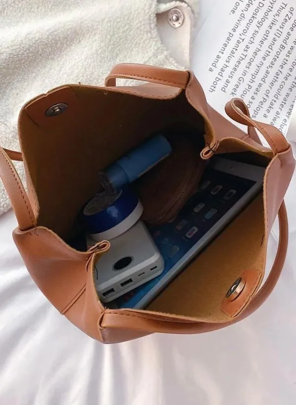 Tan_Women_Tote_Bag_Faux_Leather_Handbags_Casual_Ladies_Shoulder_Bags_For_Shopping._With_1_Compartment_And_Front_Pocket