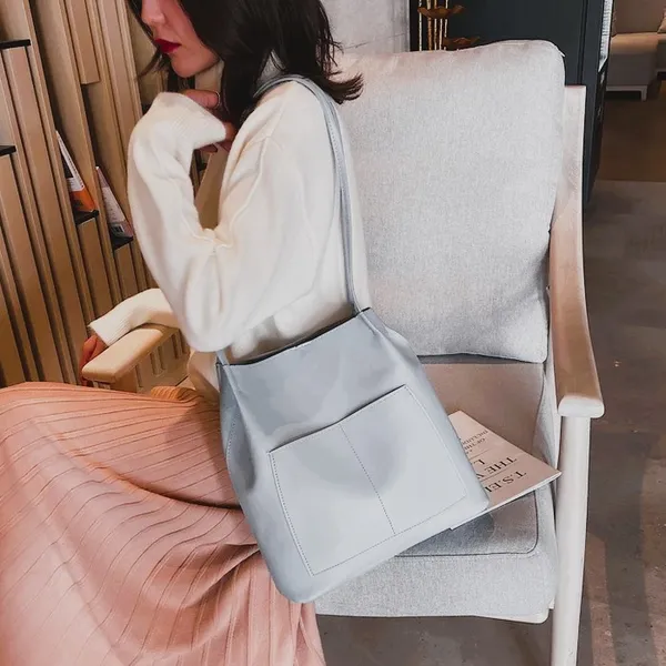 Grey_Women_Tote_Bag__Leather_Handbags_Casual_Ladies_Shoulder_Bags_For_Shopping._With_1_Compartment_And_Front_Pocket