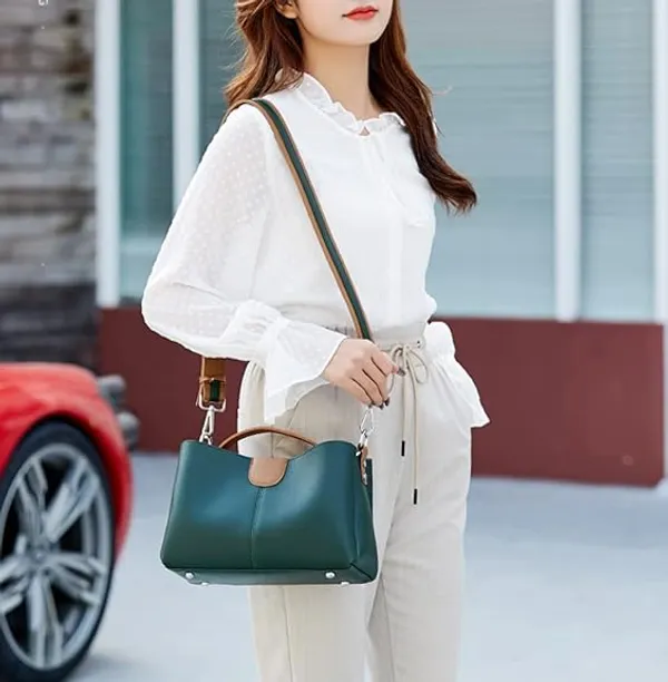 Green_Designer_Ladies'_Pu-Leather_Shoulder_And_Crossbody_Bags__Large_Capacity_Travel_Bucket_Handbags
