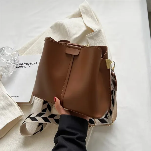 Brown_Luxury_Designer_Wide_Strap_Bucket_Small_Women_Handbags_Autumn_2025_Fashion_Simple_Large_Capacity_Ladies_Shoulder_Crossbody_Bags