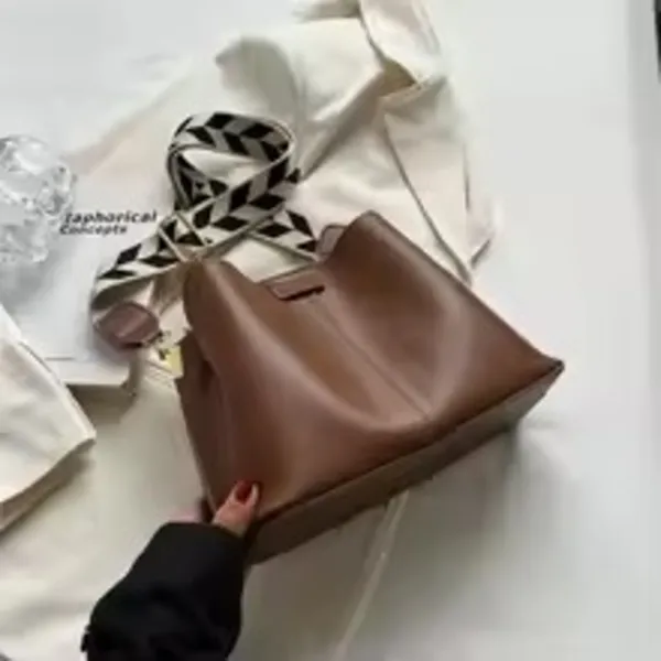 Brown_Luxury_Designer_Wide_Strap_Bucket_Small_Women_Handbags_Autumn_2025_Fashion_Simple_Large_Capacity_Ladies_Shoulder_Crossbody_Bags