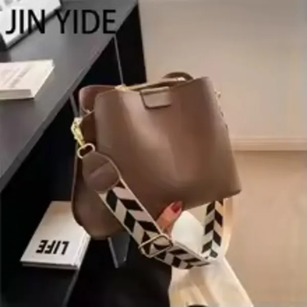 Brown_Luxury_Designer_Wide_Strap_Bucket_Small_Women_Handbags_Autumn_2025_Fashion_Simple_Large_Capacity_Ladies_Shoulder_Crossbody_Bags