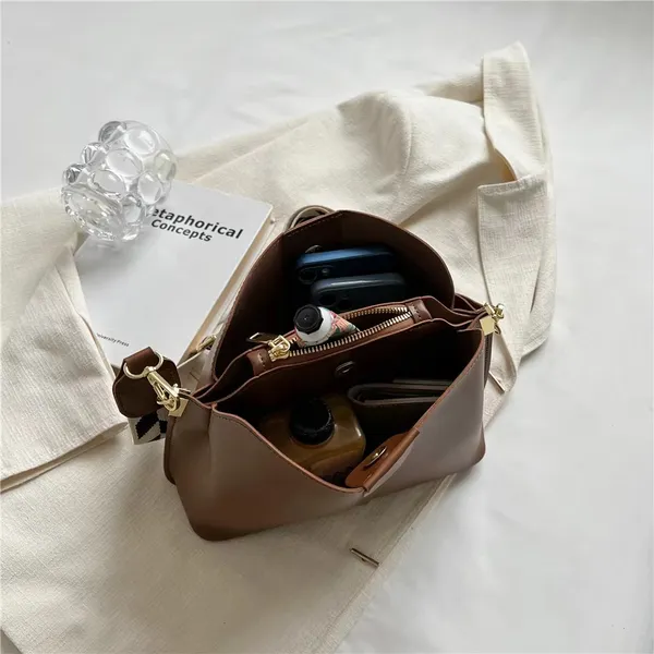 Brown_Luxury_Designer_Wide_Strap_Bucket_Small_Women_Handbags_Autumn_2025_Fashion_Simple_Large_Capacity_Ladies_Shoulder_Crossbody_Bags