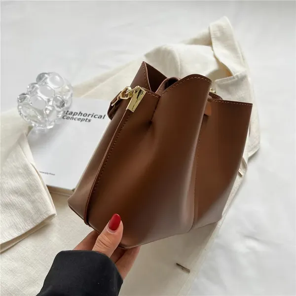Brown_Luxury_Designer_Wide_Strap_Bucket_Small_Women_Handbags_Autumn_2025_Fashion_Simple_Large_Capacity_Ladies_Shoulder_Crossbody_Bags