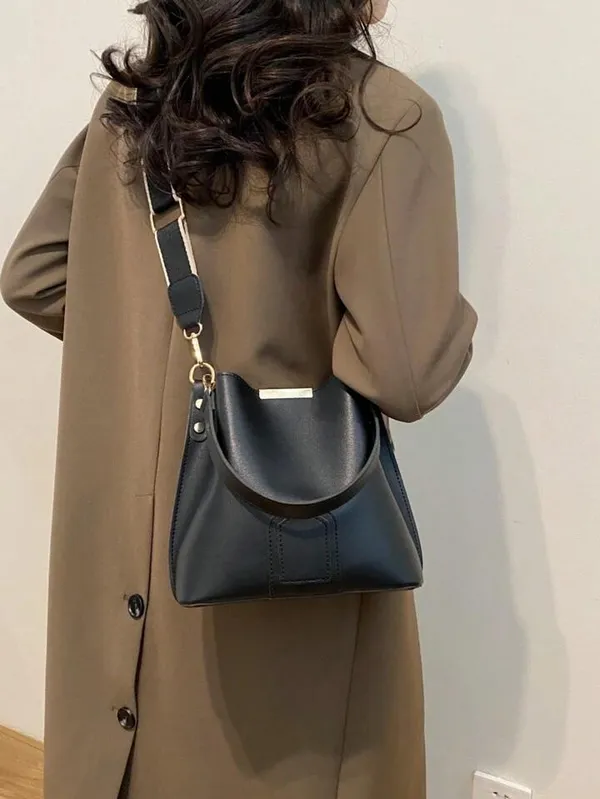 Black_Handbag_for_Women_|_Elegant_PU_Leather_Bag_with_Double_Handles