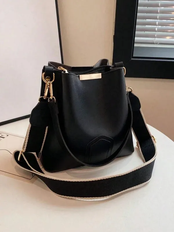 Black_Handbag_for_Women_|_Elegant_PU_Leather_Bag_with_Double_Handles