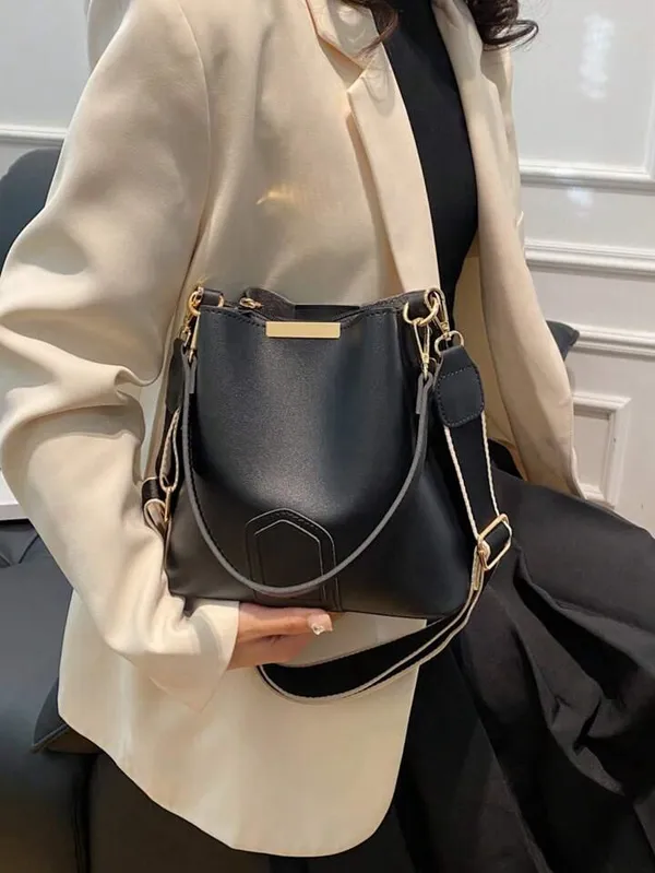 Black_Handbag_for_Women_|_Elegant_PU_Leather_Bag_with_Double_Handles
