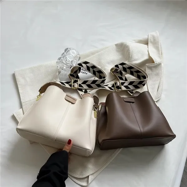 White_Luxury_Designer_Wide_Strap_Bucket_Small_Women_Handbags_Autumn_2025_Fashion_Simple_Large_Capacity_Ladies_Shoulder_Crossbody_Bags