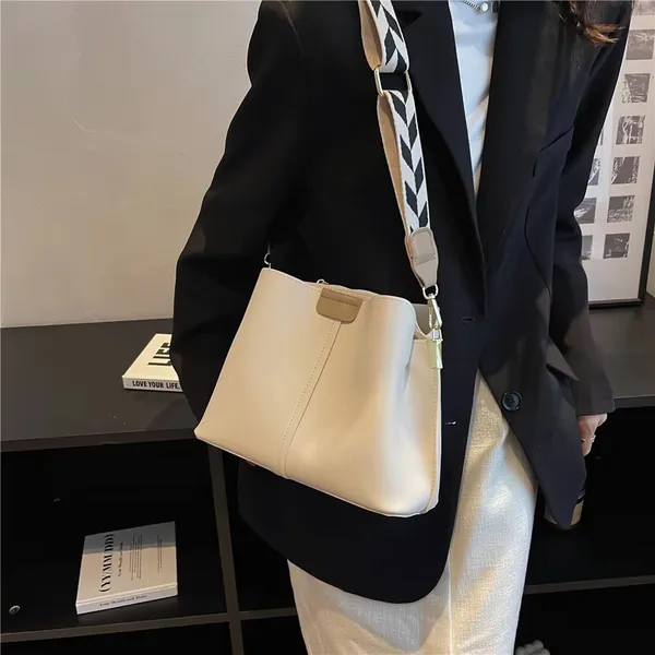 White_Luxury_Designer_Wide_Strap_Bucket_Small_Women_Handbags_Autumn_2025_Fashion_Simple_Large_Capacity_Ladies_Shoulder_Crossbody_Bags