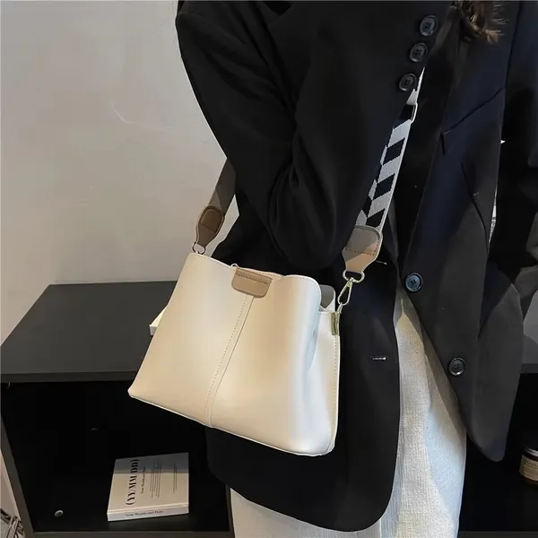 White_Luxury_Designer_Wide_Strap_Bucket_Small_Women_Handbags_Autumn_2025_Fashion_Simple_Large_Capacity_Ladies_Shoulder_Crossbody_Bags