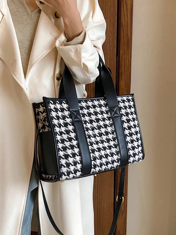 Black_Women_Large_Capacity_Crossbody_Messenger_Bag_With_Big_Compartment._Perfect_For_Work_Commute