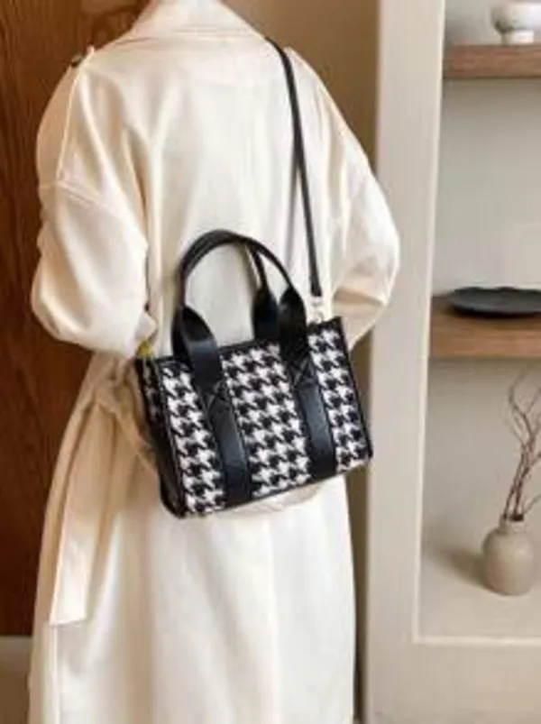 Black_Women_Large_Capacity_Crossbody_Messenger_Bag_With_Big_Compartment._Perfect_For_Work_Commute