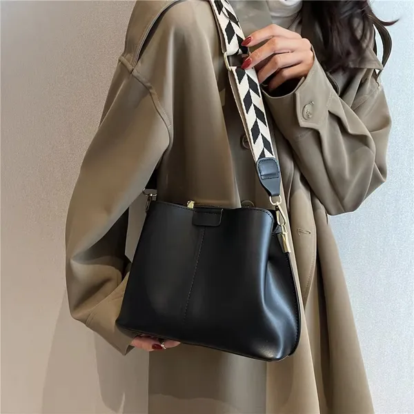Black_Luxury_Designer_Wide_Strap_Bucket_Small_Women_Handbags_Autumn_2025_Fashion_Simple_Large_Capacity_Ladies_Shoulder_Crossbody_Bags