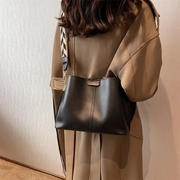 Black_Luxury_Designer_Wide_Strap_Bucket_Small_Women_Handbags_Autumn_2025_Fashion_Simple_Large_Capacity_Ladies_Shoulder_Crossbody_Bags