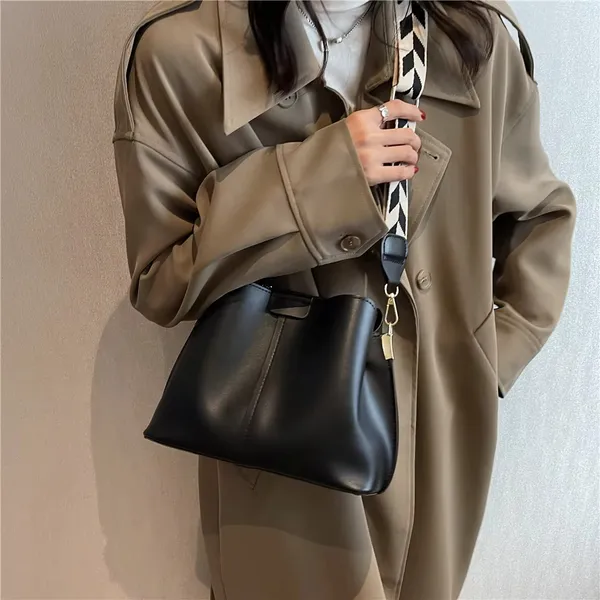 Black_Luxury_Designer_Wide_Strap_Bucket_Small_Women_Handbags_Autumn_2025_Fashion_Simple_Large_Capacity_Ladies_Shoulder_Crossbody_Bags