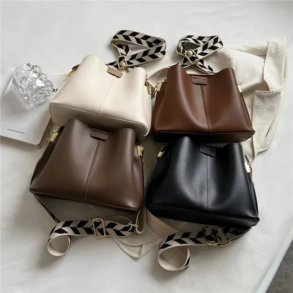 Black_Luxury_Designer_Wide_Strap_Bucket_Small_Women_Handbags_Autumn_2025_Fashion_Simple_Large_Capacity_Ladies_Shoulder_Crossbody_Bags