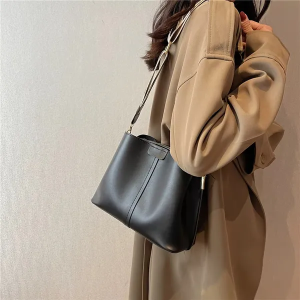 Black_Luxury_Designer_Wide_Strap_Bucket_Small_Women_Handbags_Autumn_2025_Fashion_Simple_Large_Capacity_Ladies_Shoulder_Crossbody_Bags