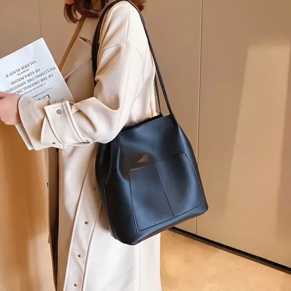 Black_Women_Tote_Bag__Leather_Handbags_Casual_Ladies_Shoulder_Bags_For_Shopping._With_1_Compartment_And_Front_Pocket