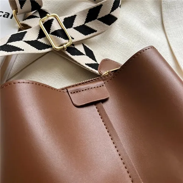 Tan_Luxury_Designer_Wide_Strap_Bucket_Small_Women_Handbags_Autumn_2025_Fashion_Simple_Large_Capacity_Ladies_Shoulder_Crossbody_Bags