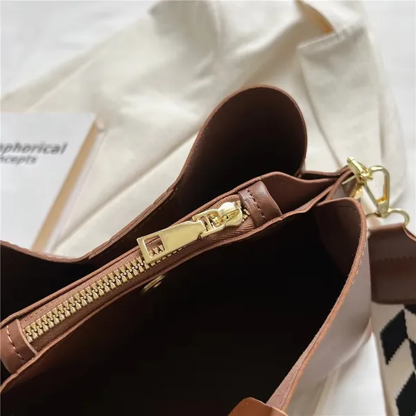 Tan_Luxury_Designer_Wide_Strap_Bucket_Small_Women_Handbags_Autumn_2025_Fashion_Simple_Large_Capacity_Ladies_Shoulder_Crossbody_Bags