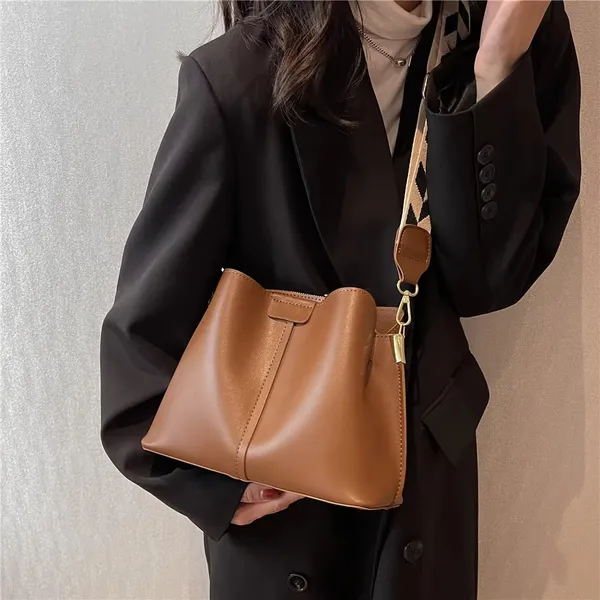 Tan_Luxury_Designer_Wide_Strap_Bucket_Small_Women_Handbags_Autumn_2025_Fashion_Simple_Large_Capacity_Ladies_Shoulder_Crossbody_Bags