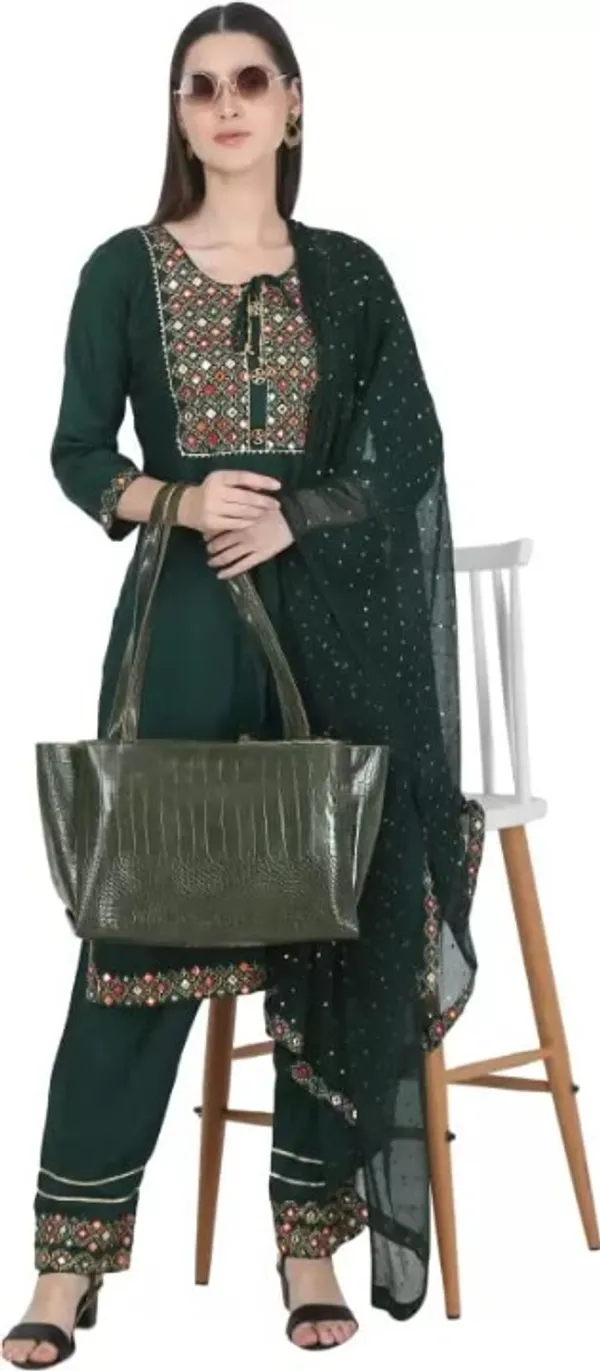 Green_Croco_Pattern_Shoulder_Bag_For_Women_With_3_Big_Compartment