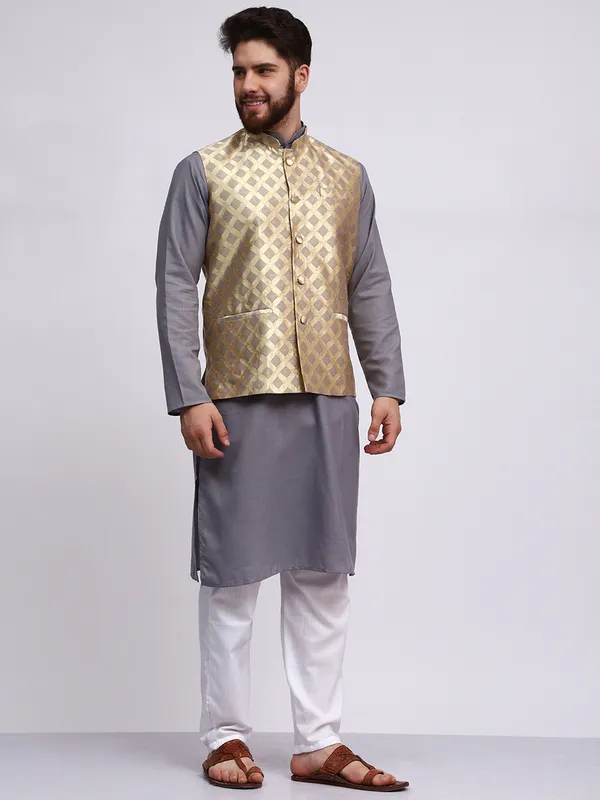 Grey_Cotton_Kurta_With_Pyjama_And_Box_Jacket_Set_For_Men