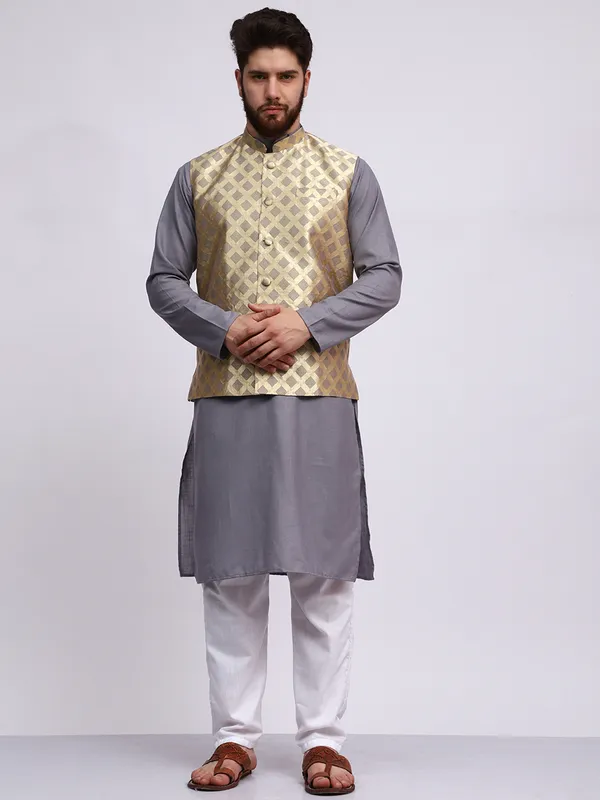 Grey_Cotton_Kurta_With_Pyjama_And_Box_Jacket_Set_For_Men