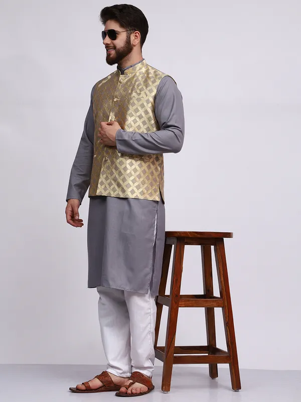 Grey_Cotton_Kurta_With_Pyjama_And_Box_Jacket_Set_For_Men