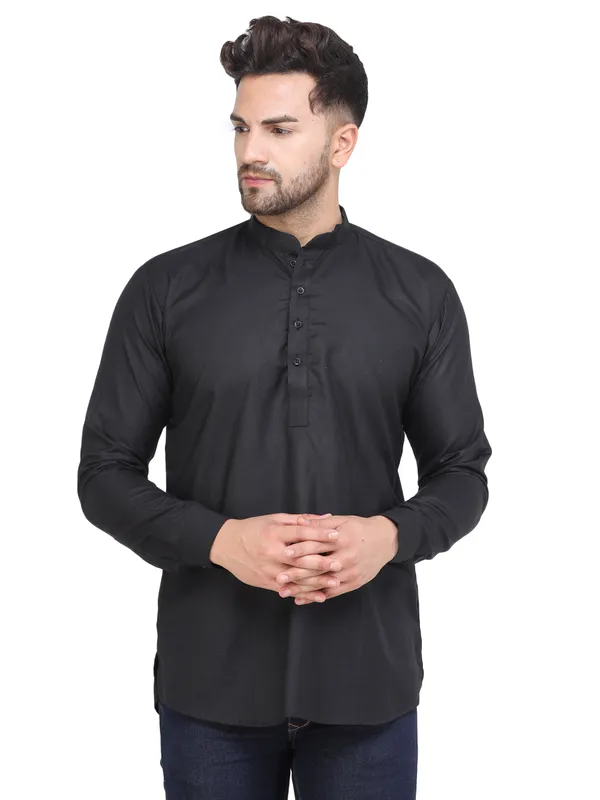 Black_Casual_Cotton_Short_Kurta_For_Men