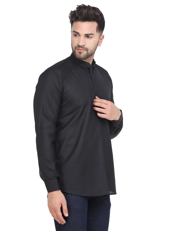 Black_Casual_Cotton_Short_Kurta_For_Men
