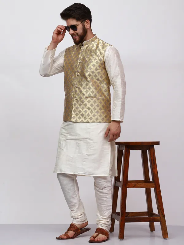 Cream_Banarasi_Dupion_Kurta_With_Box_Jacket_Set_For_Men