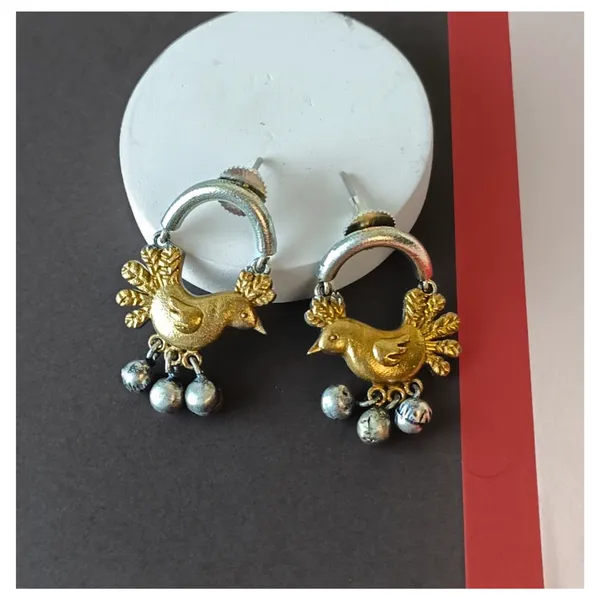 Silver_Look_Alike_Hanging_Bird_Design_Dual_Tone_Stud_for_Women_&_Girls