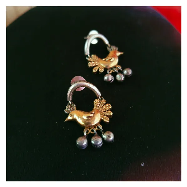 Silver_Look_Alike_Hanging_Bird_Design_Dual_Tone_Stud_for_Women_&_Girls