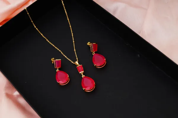 Pink_Fuchsia_Chalcedony_Natural_Stone_Pendant_Chain_Set_For_Women_And_Girls