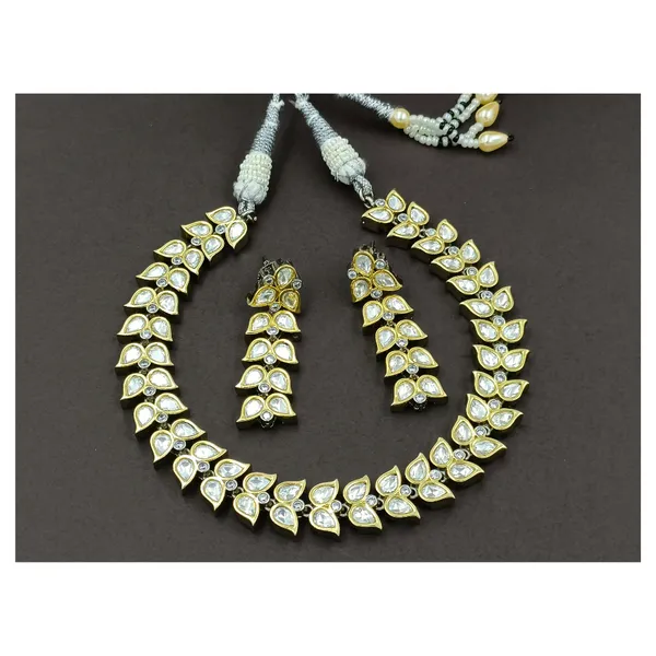 Silver_&_Gold_Double_Leaf_Style_Polki_Kundan_Chocker_Necklace_Set_For_Women,_Girls_For_All_Kind_Of_Traditional_&_Wedding_Attire