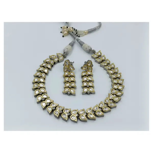 Silver_&_Gold_Double_Leaf_Style_Polki_Kundan_Chocker_Necklace_Set_For_Women,_Girls_For_All_Kind_Of_Traditional_&_Wedding_Attire