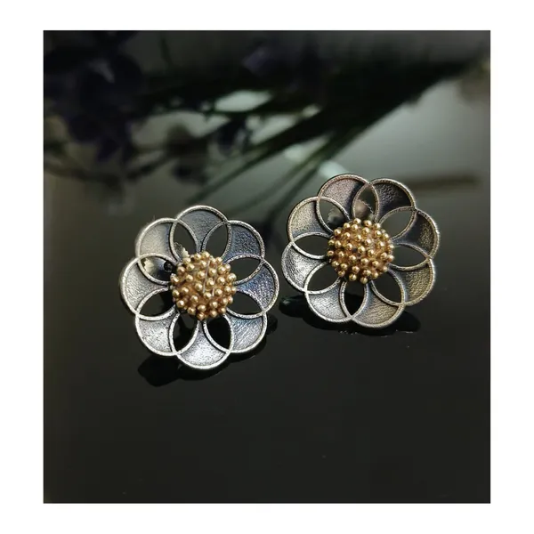 Stylish_Floral_shape_Silver_Look_Alike_Dual_tone_Stud_for_Women_&_Girls