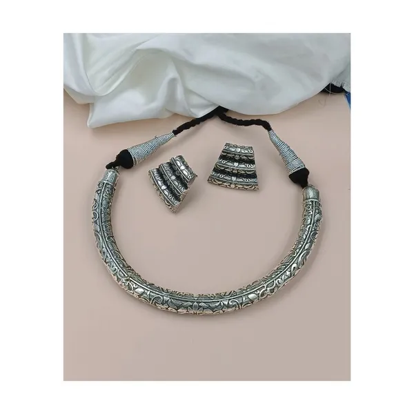 Silver_Silver_Look_Alike_Oxidized_Hasli_Necklace_Set_Crafted_With_Floral_Motif_For_Women_&_Girls