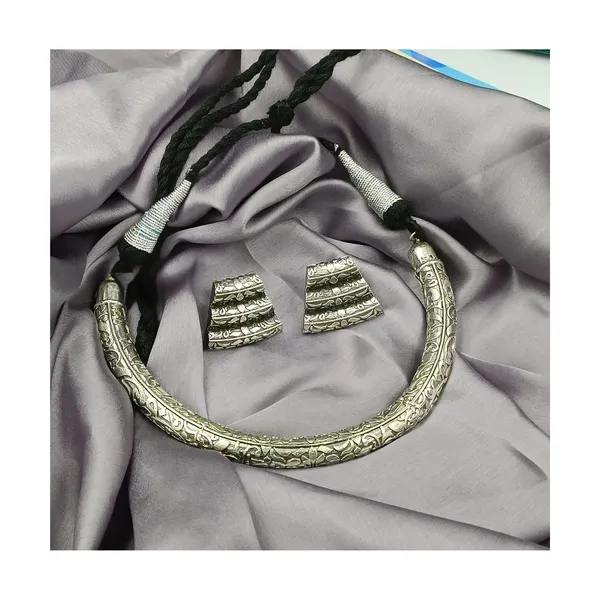 Silver_Silver_Look_Alike_Oxidized_Hasli_Necklace_Set_Crafted_With_Floral_Motif_For_Women_&_Girls