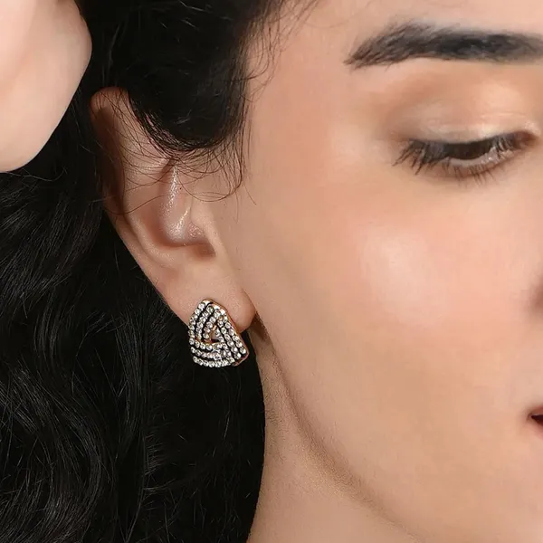 White_Triangle_Stud_Earrings_Fashion_Stud_Earrings_Korean_Earring_Fashion_Charm_Jewelry