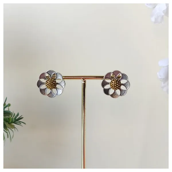 Stylish_Floral_shape_Silver_Look_Alike_Dual_tone_Stud_for_Women_&_Girls