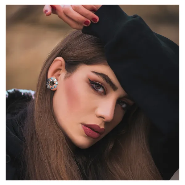 Stylish_Floral_shape_Silver_Look_Alike_Dual_tone_Stud_for_Women_&_Girls