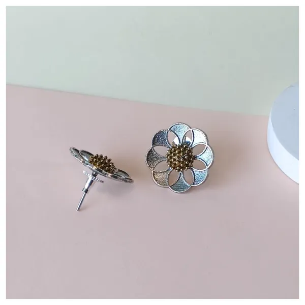 Stylish_Floral_shape_Silver_Look_Alike_Dual_tone_Stud_for_Women_&_Girls