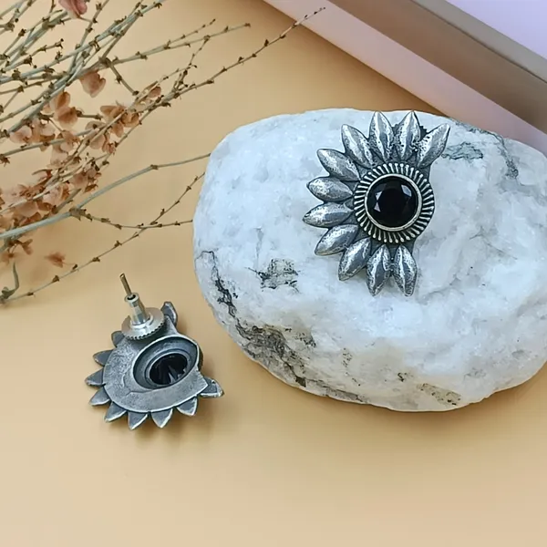Black_Silver_Look_Alike_Half_Circle_Shape__Floral_Design_Stud_With_Black_Glass_Stone_For_Women_&_Girls