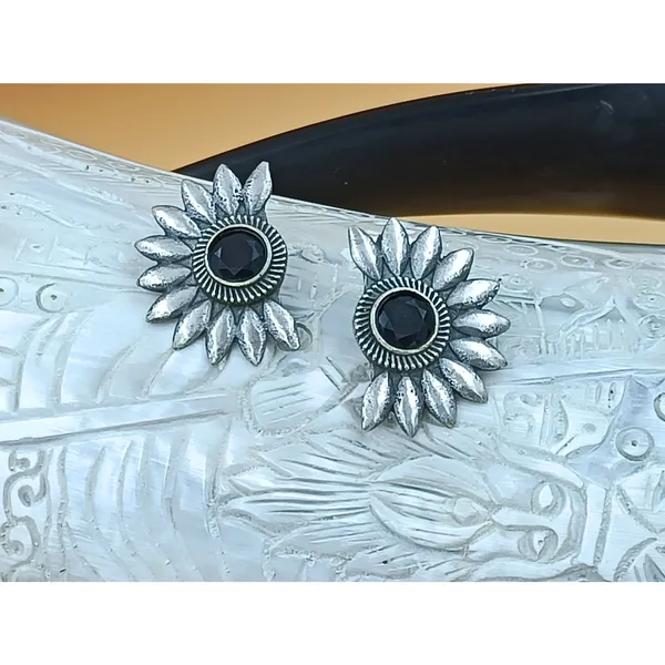Black_Silver_Look_Alike_Half_Circle_Shape__Floral_Design_Stud_With_Black_Glass_Stone_For_Women_&_Girls
