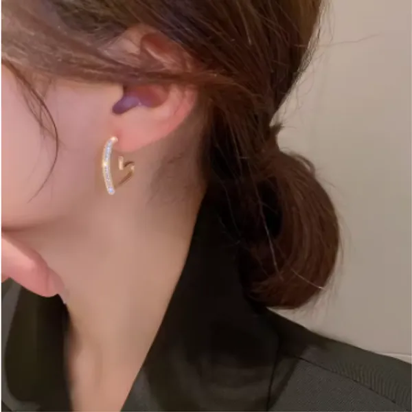 Large_Heart_Shape_Cubic_Zirconia_studded_C_Style_Designer_Korean_Earring,_Stylish_Fashionable_Western_earring