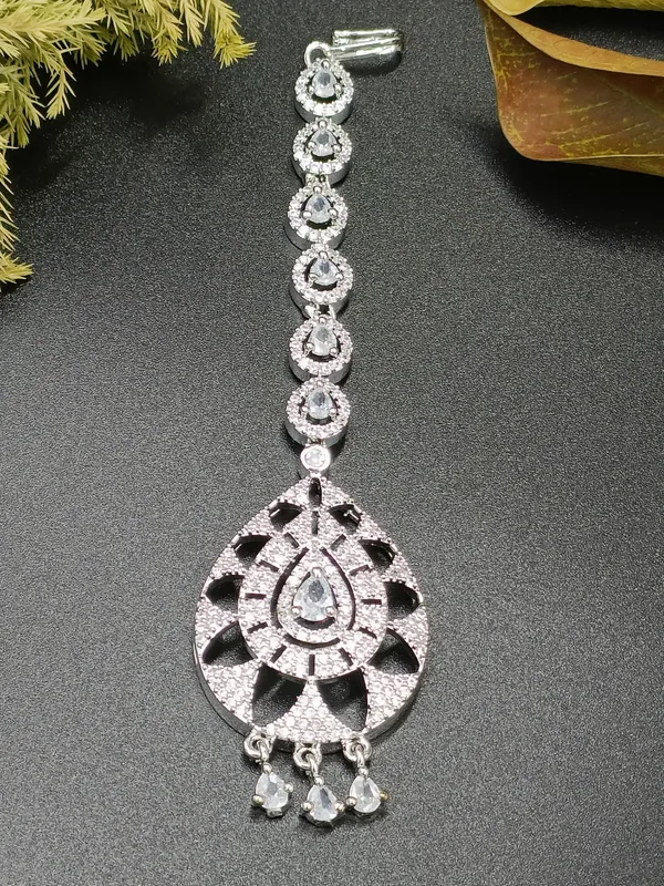 Silver_Gorgeous_American_Diamond_Necklace_For_Wedding_&_Parties