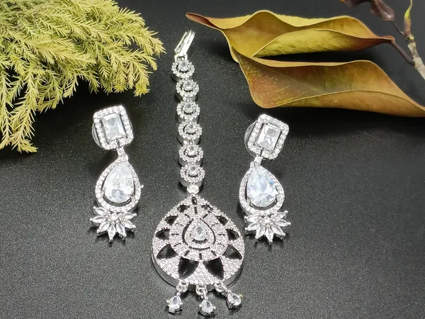Silver_Gorgeous_American_Diamond_Necklace_For_Wedding_&_Parties