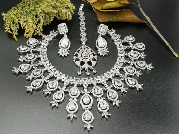 Silver_Gorgeous_American_Diamond_Necklace_For_Wedding_&_Parties